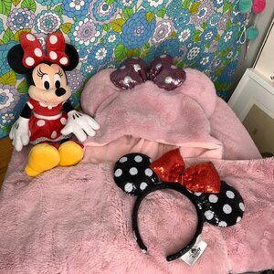 Tokyo Disney Minnie  Mouse Hooded Blanket/Cape Bundle